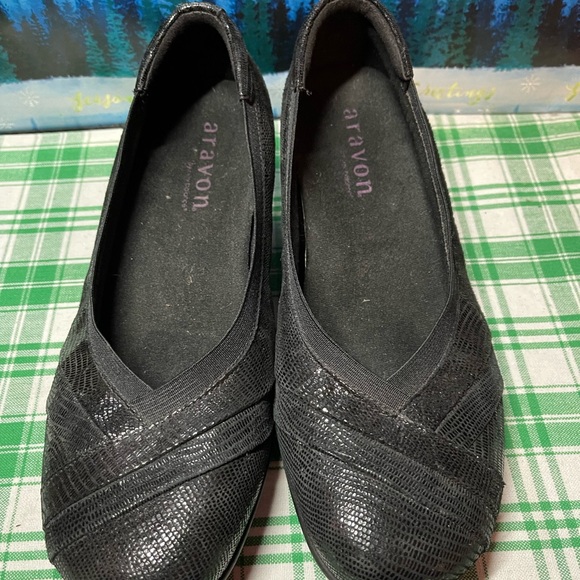 Aravon Black leather upper comfortable heeled slip on size 7 - Picture 2 of 4